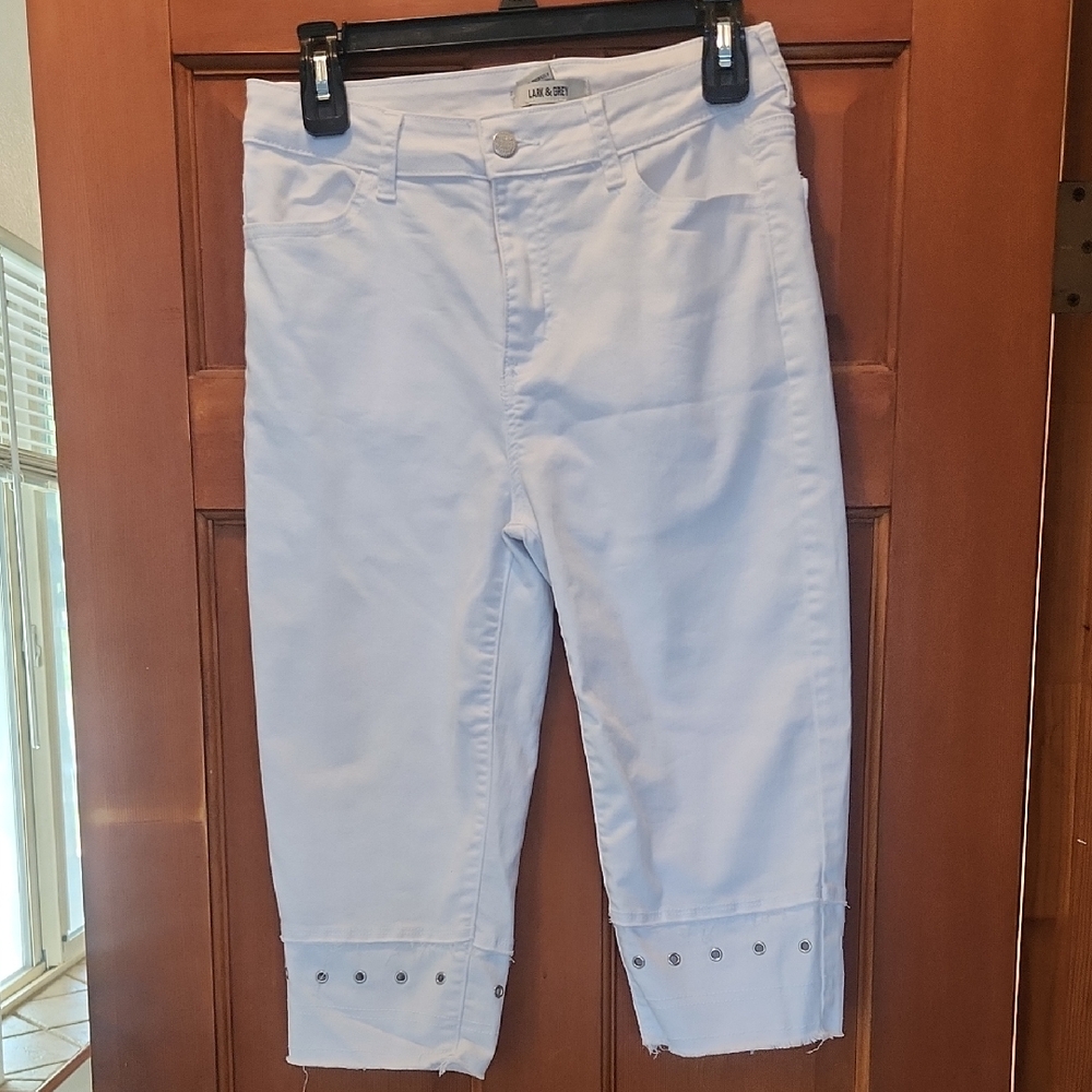 Lark & Grey White Cropped Capri Stretchy  Pants with Studded Hem